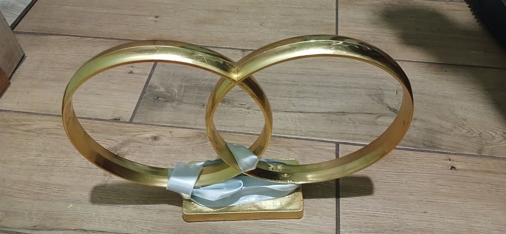 Весільні обручки на авто.  Прикраса на капот авто