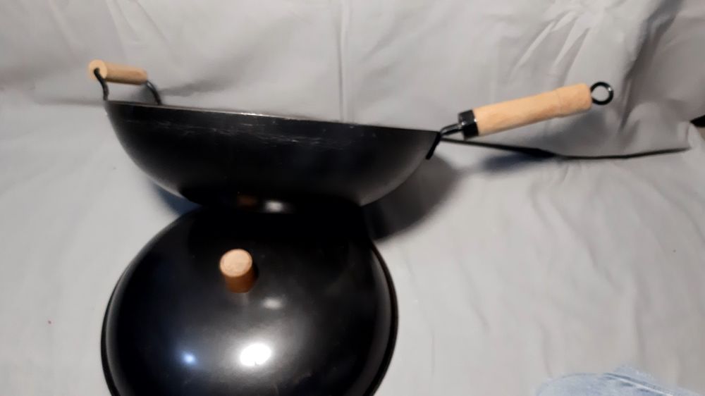 Wok grande em bom estado