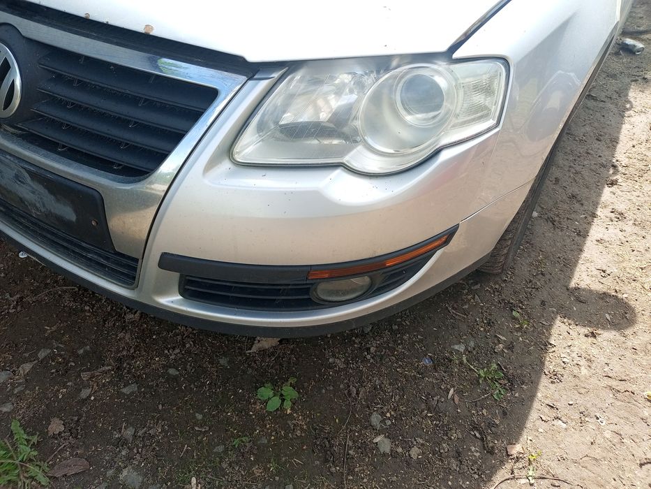 Zderzak przedni passat B6 la7w