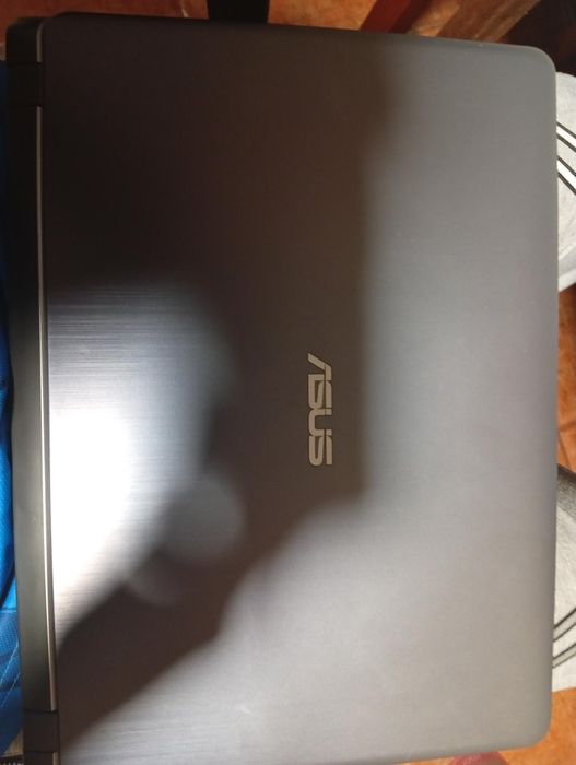 Portátil ASUS 15.6” Windows 10 500GB