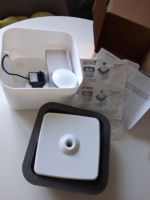 Поилка для кошек  и собак