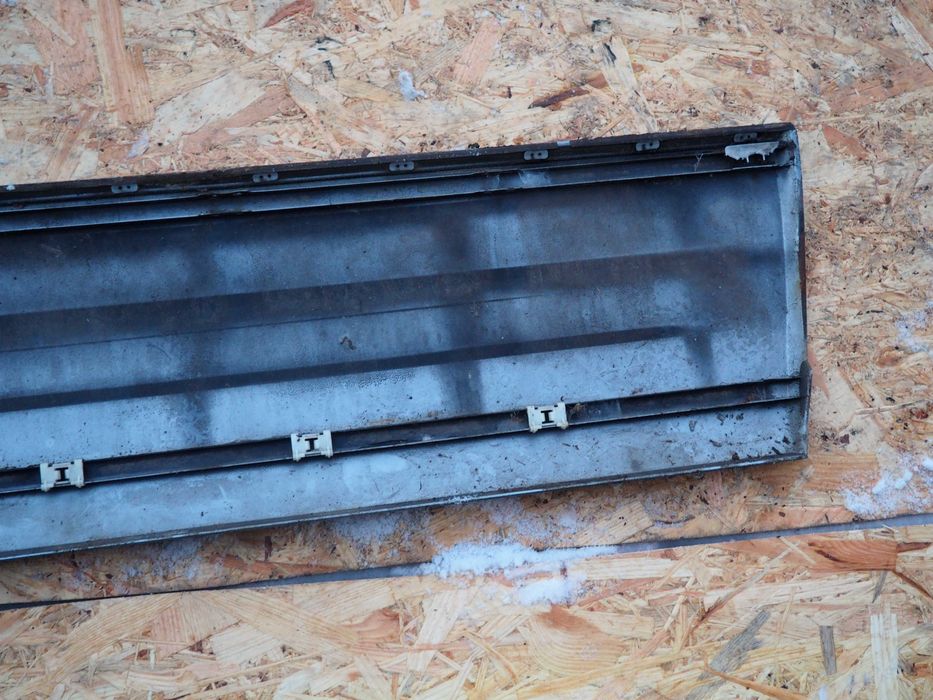 Listwa drzwi lewa mercedes W124 coupe