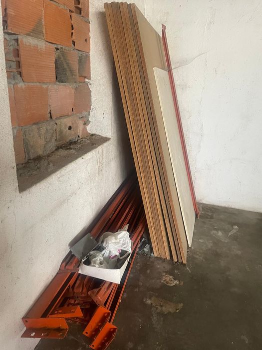 Estante  de armazém  com 2 Mrs de altura
