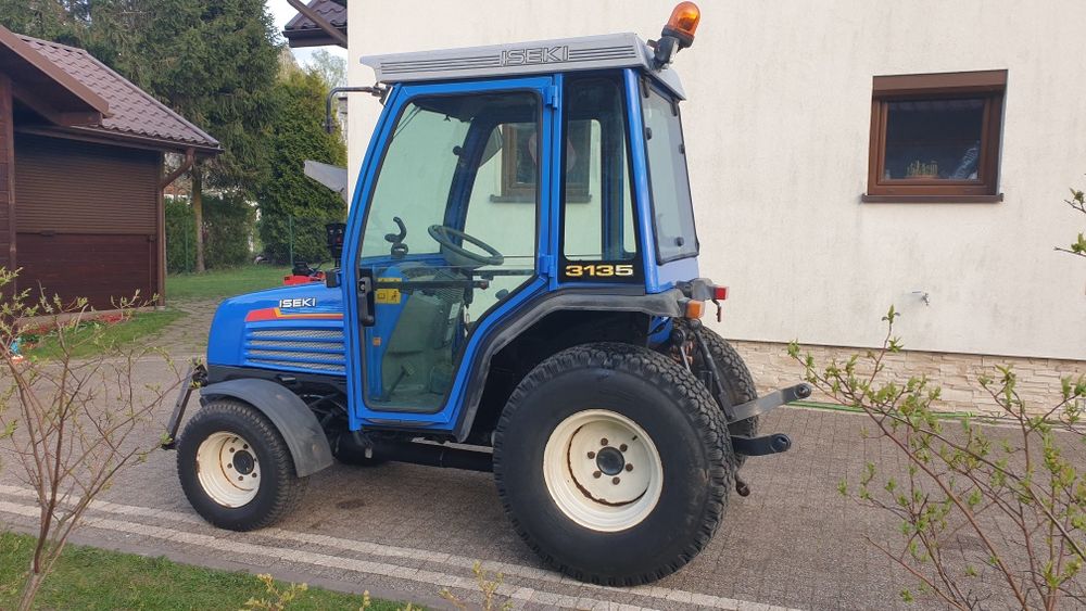 Traktor iseki 3135