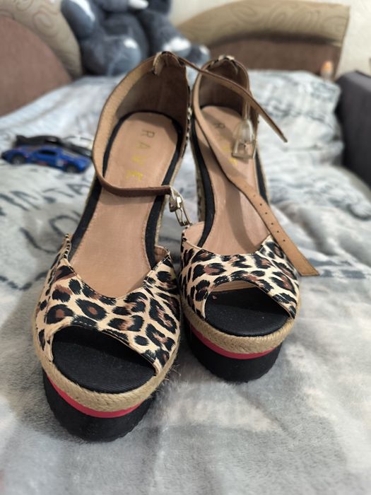 Босоніжки леопард