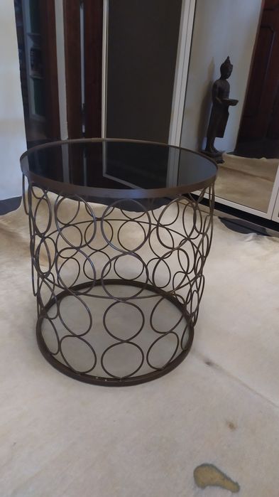 1 mesa de apoio dourada c/ vidro NOVA