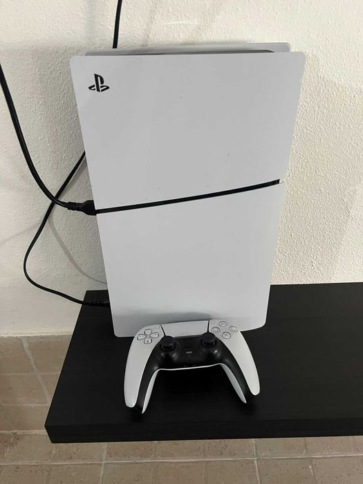PS5 Slim 1TB + 1 Comando