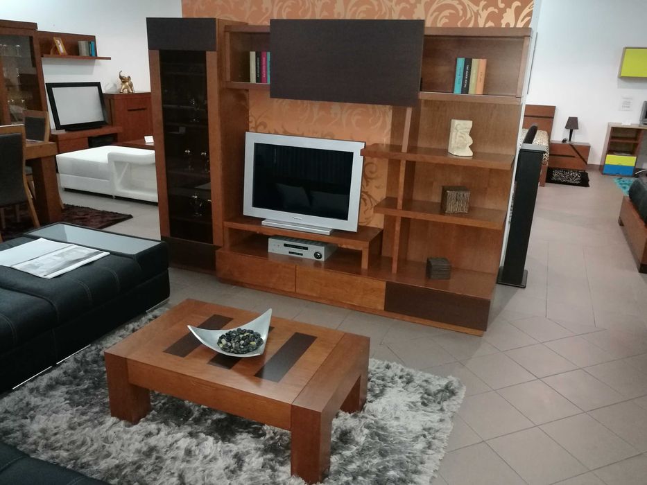 Estante nova em promoção em loja