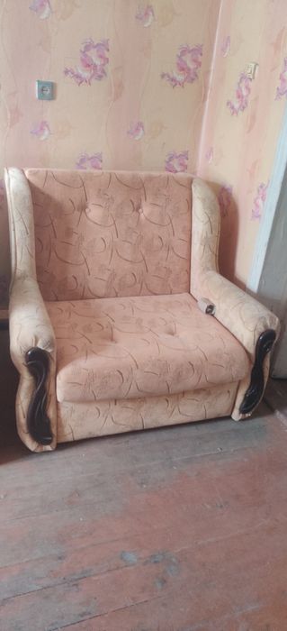 Продам красивый диван и кресло