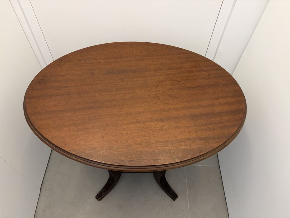 Mesa de apoio oval em mogno