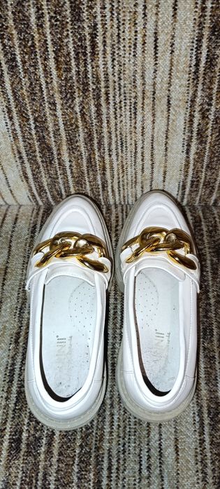 Sprzedam buty firmy carinii