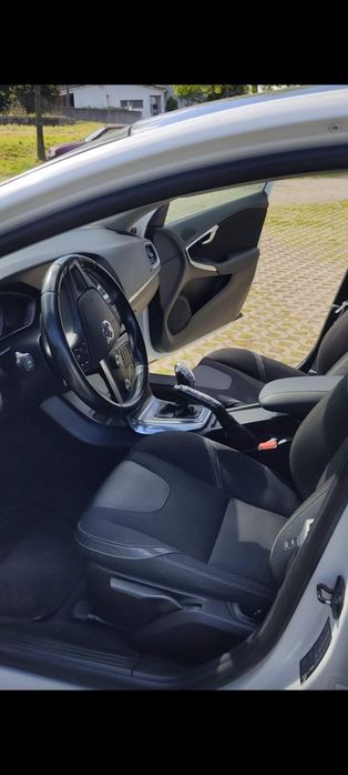 Volvo V40 D2 1.6 Diesel | Teto Panorâmico | Motor e Caixa Substituídos
