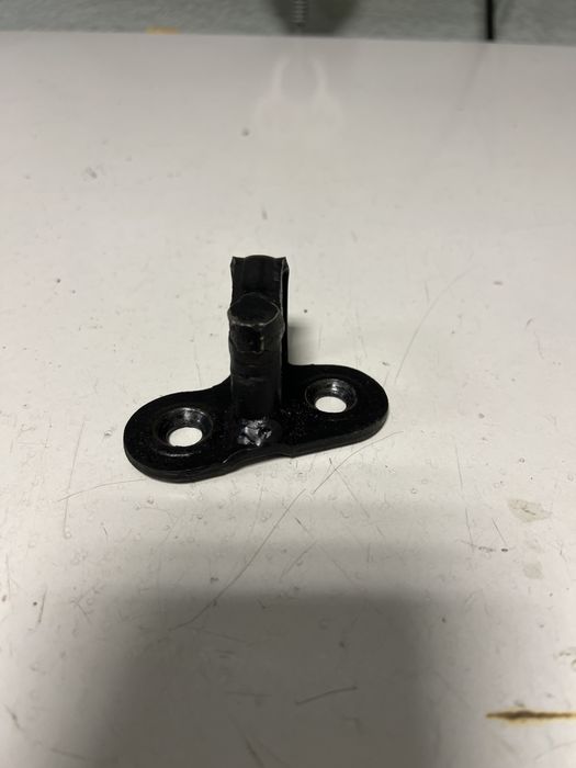 Ригель на Volkswagen T5 ляда, скоба замка ляди, замок ляди