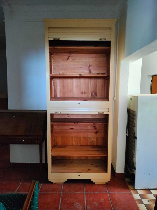 Móveis muito antigos