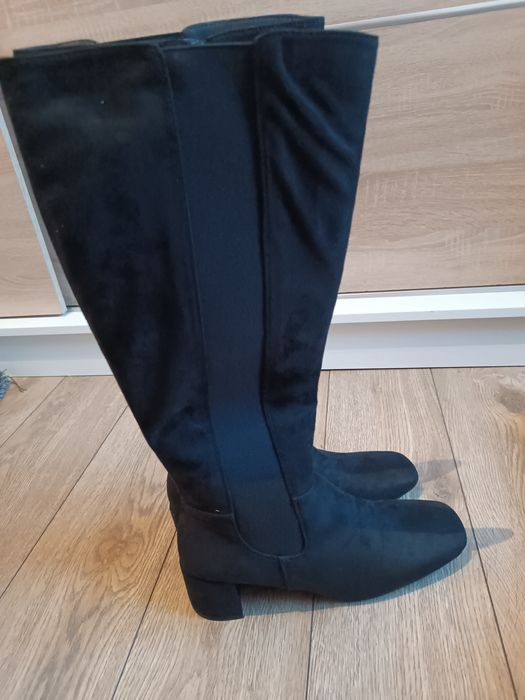 Czarne kozaki na obcasie