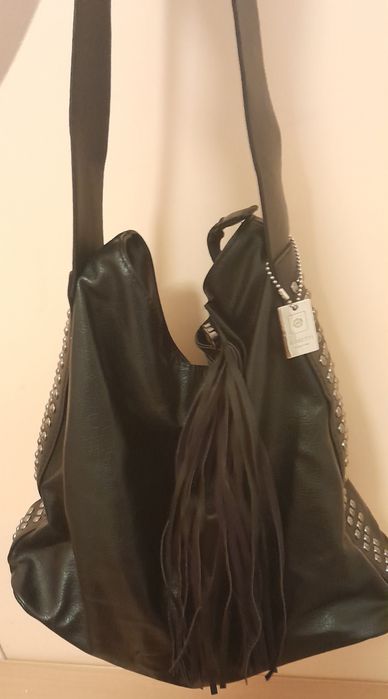 Сумочки різні за розміром і кольором