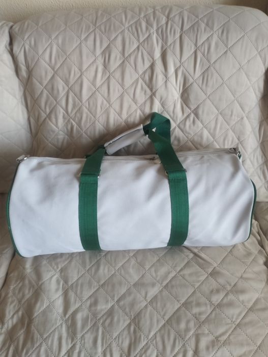 Saco de viagem da. Marca Lacoste.