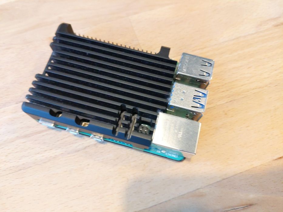 Raspberry Pi 5 8GB + SD 64GB + HDMI + zasilacz 27W + obudowa justPi