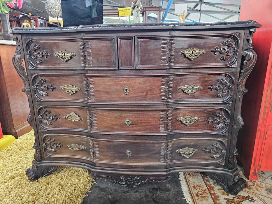 Cómoda antiga em madeira maciça - Bom estado geral