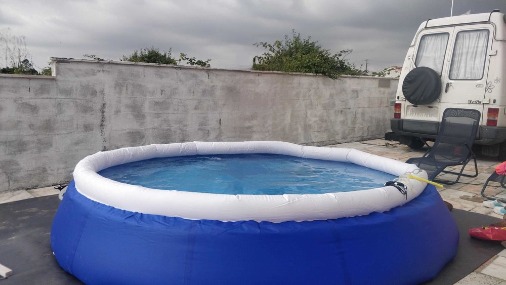 Piscina usada em bom estado