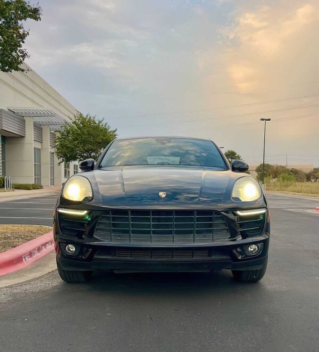 Porsche Macan      2017