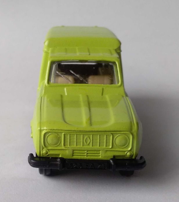 Renault 4, fabricado em Portugal. Ver descrição
