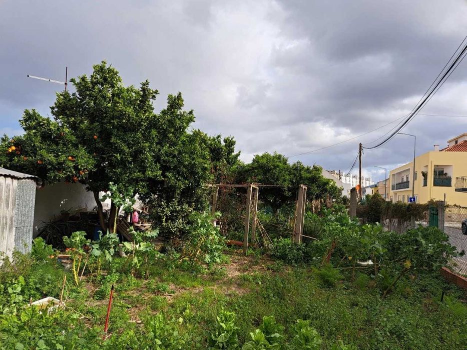 Lote de terreno 202,40 m2 em zona de moradias