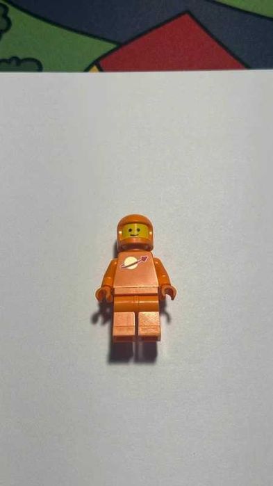 Lego spaceman sp130 Classic Space - Orange with Air Tanks and Helmet
