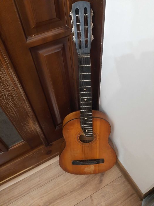 продам гитару семиструнную