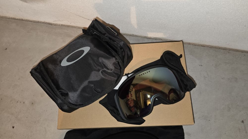 Capacete Cébé Contest Visor + Oakley Flight Tracker L