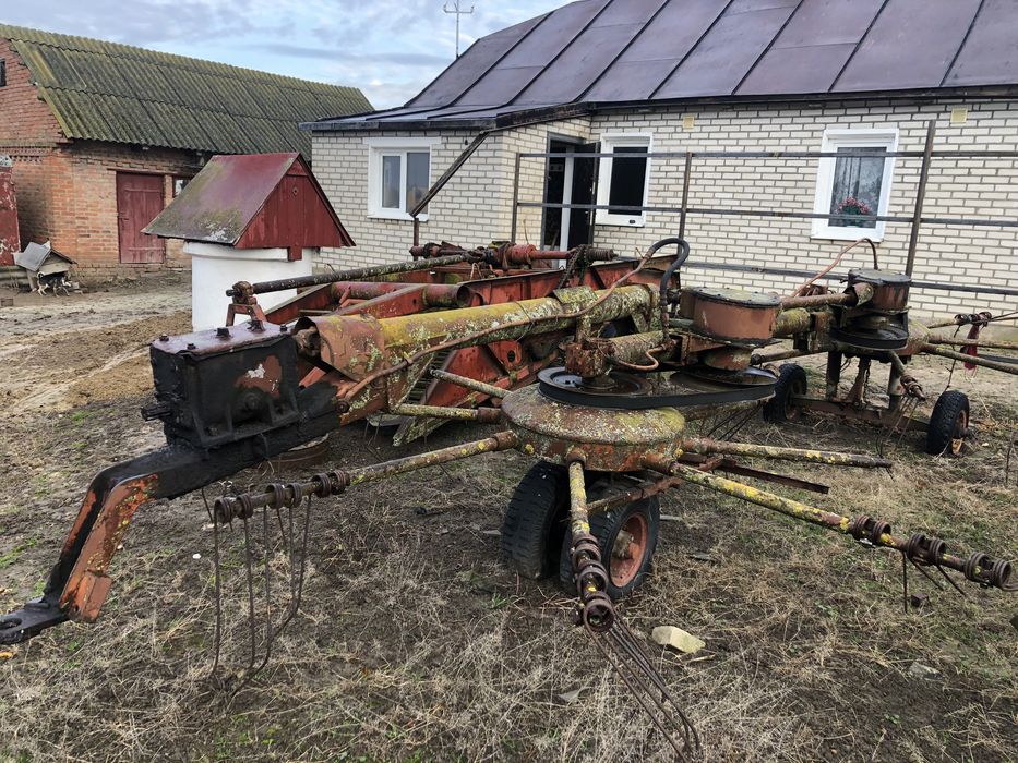 Продаєця картопле копалка