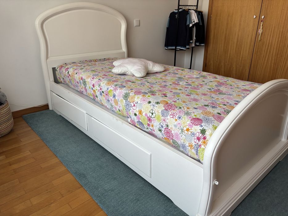 Cama solteiro branca  100cm