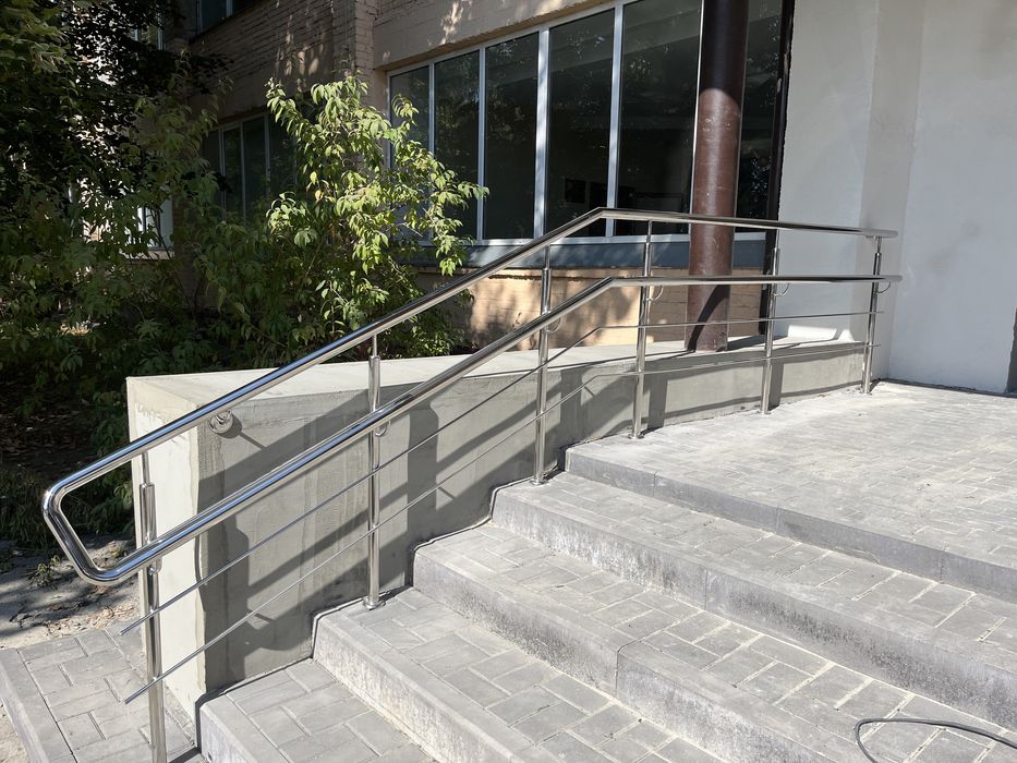 Перила з нержавійки  , огородження ,  перила зі склом  та деревом!!!