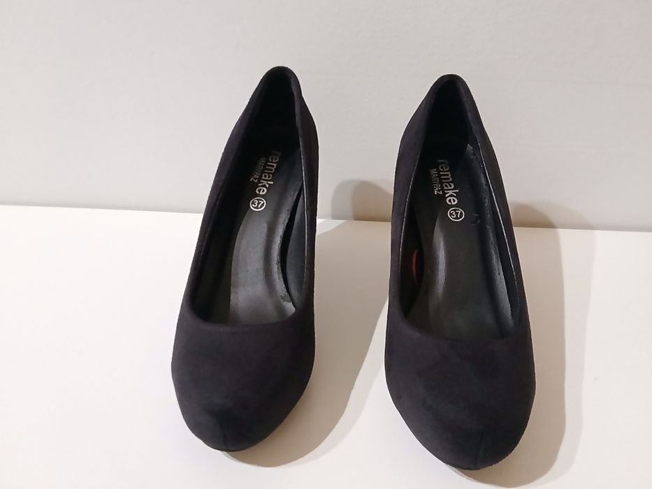 Sapatos clássicos pretos