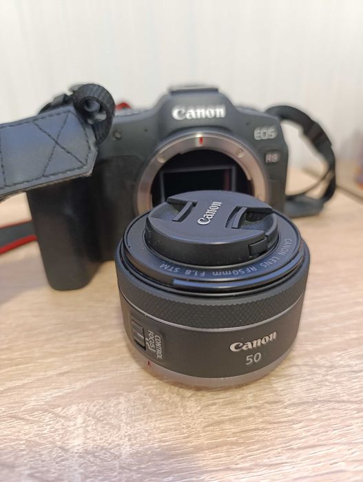 Sprzedam canon eos r8 with obiektyw rf 50 1.8