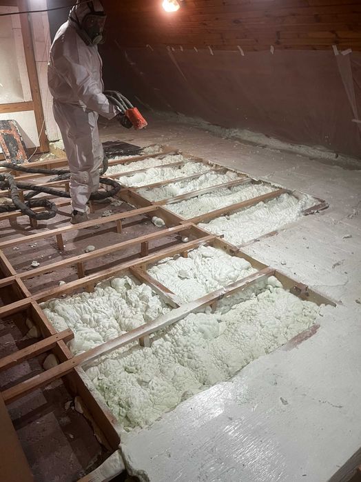 Ocieplanie pianą PUR, izolacje natryskowe, poddasza, pianowanie pianka
