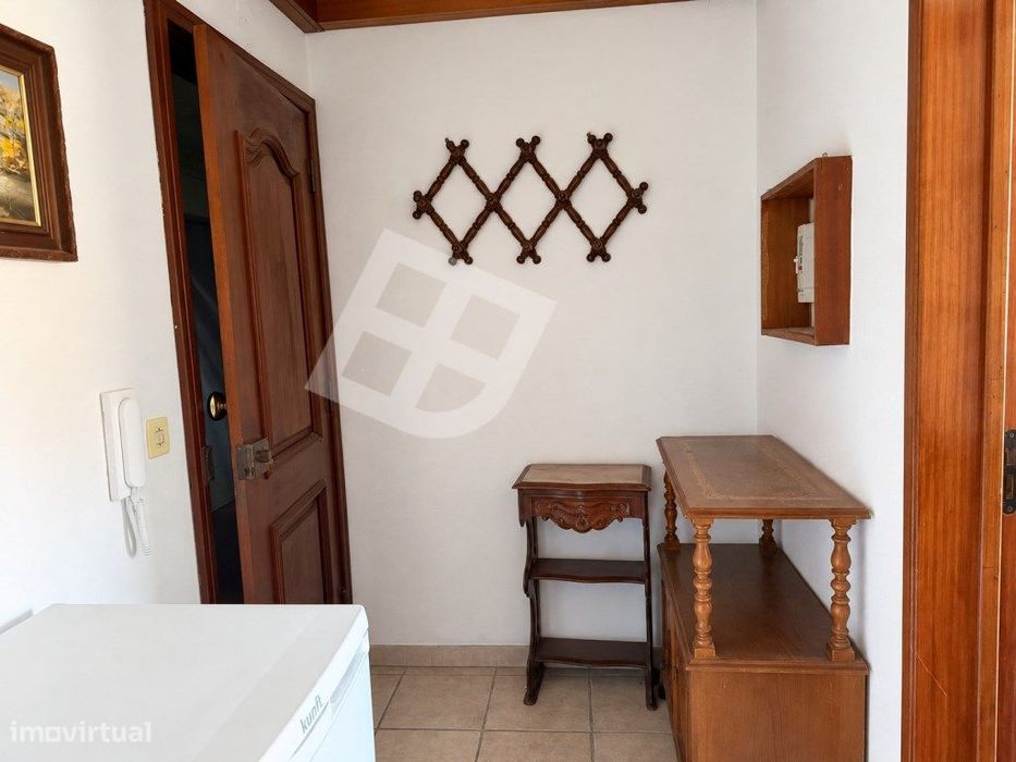 T3+1 mobilado - Arrenda-se junto à UA
