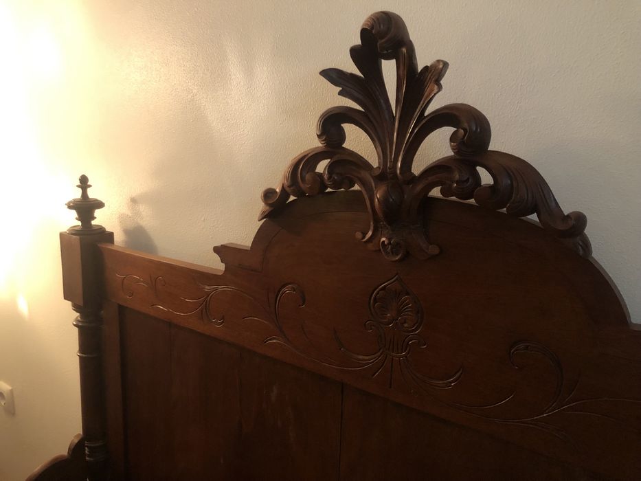 Cama de Casal em Madeira Maciça (1,90x1,38m) c/ Estrado Incluído
