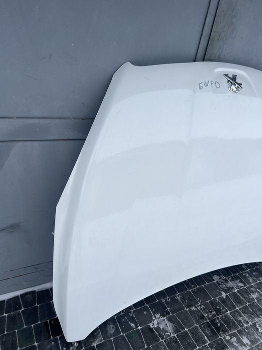 Peugeot 508 капот.