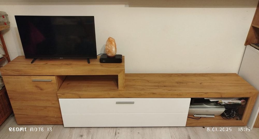 Meblościanka biały połysk z drewnem