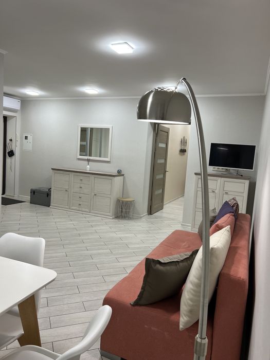 По добрво Двокімнатна студія люкс в центрі міста