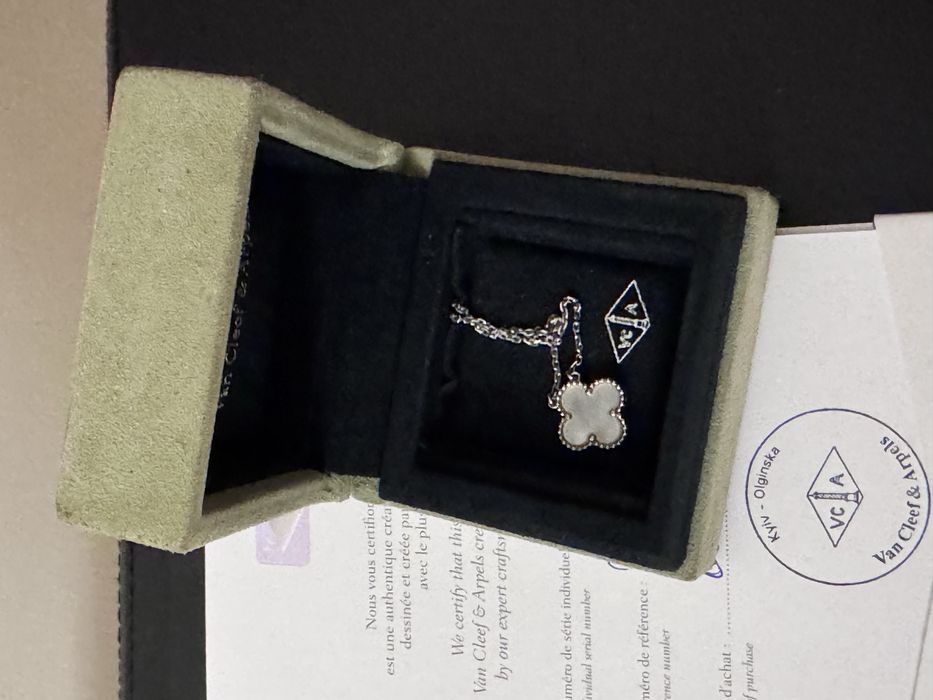 Оригінал Van Cleef and Arpels підвіска