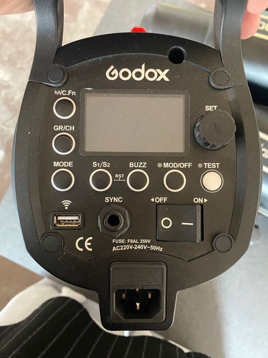 Студийный свет Godox QT 400/600 II