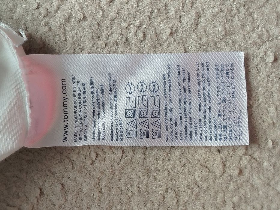 Biała sportowa suknienka