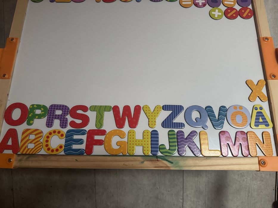 Playtive Dwustronna tablica stojąca edukacyjna magnetyczna