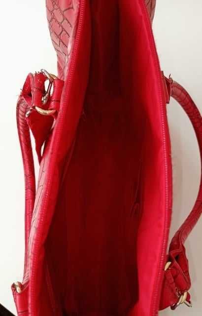 Czerwona torebka- kuferek