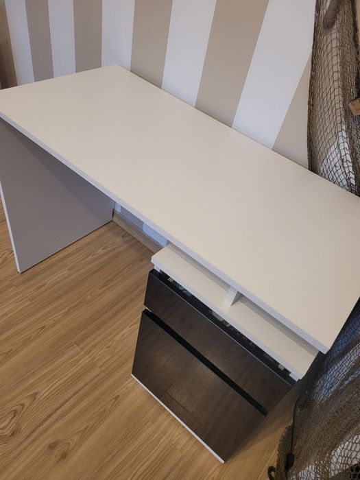 Biurko biało czarne - jak nowe