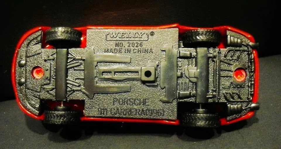 Porsche 911 Carrera ( 996 ) - WELLY 1:64 Diecast
