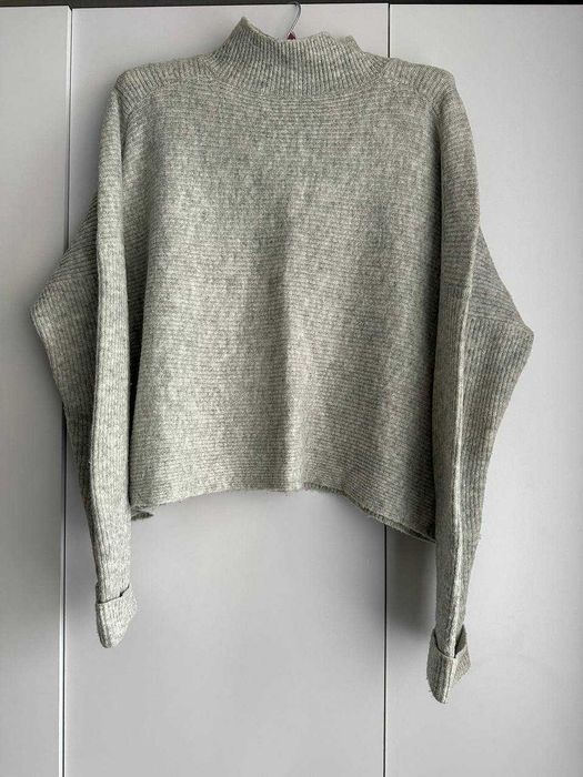 Тепла жіноча кофтинка