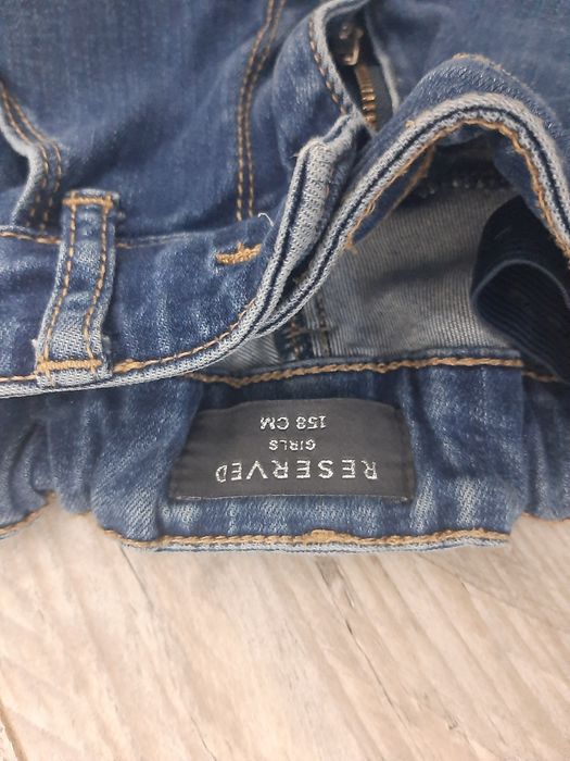 Spodnie jeans Reserved